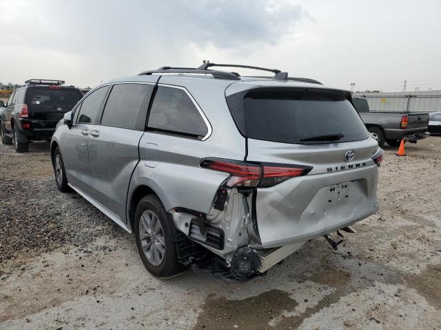 5TDKRKEC0NS095497 - 2022 TOYOTA SIENNA LE SILVER photo 3
