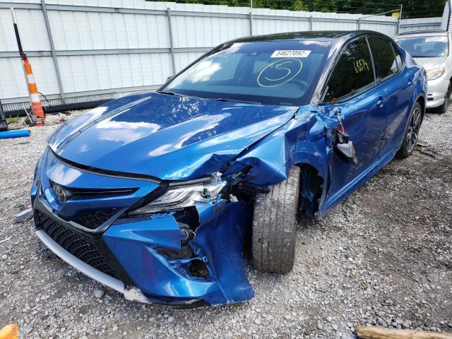 4T1B61HK4JU005887 - 2018 TOYOTA CAMRY XSE BLUE photo 2