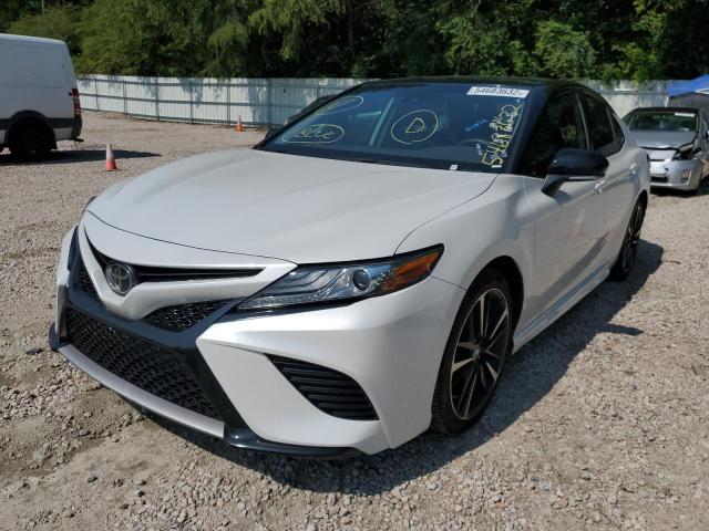 4T1B61HK1KU247649 - 2019 TOYOTA CAMRY XSE WHITE photo 2