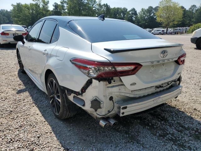 4T1B61HK1KU247649 - 2019 TOYOTA CAMRY XSE WHITE photo 3