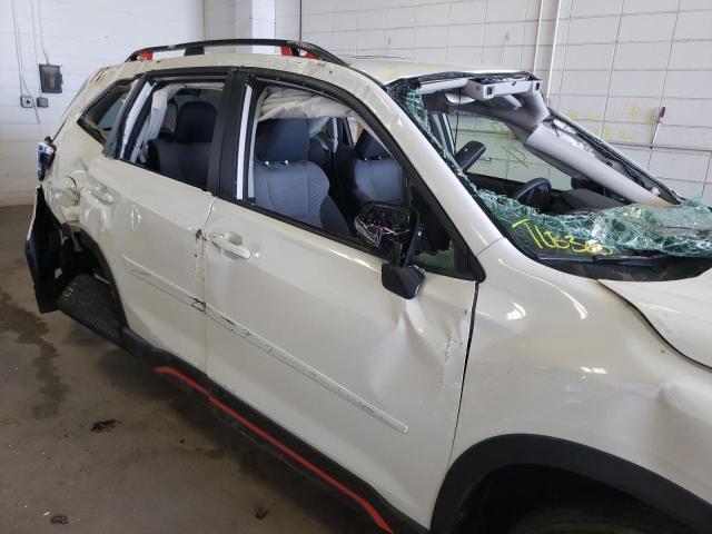 JF2SKARC6MH580899 - 2021 SUBARU FORESTER S WHITE photo 10