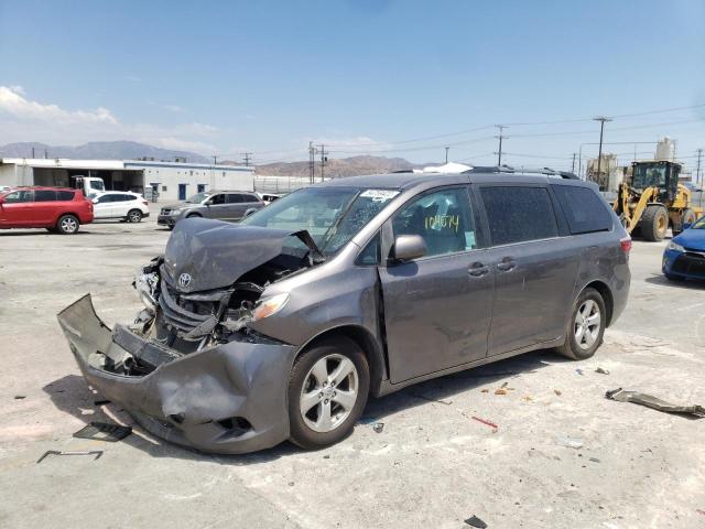 5TDKK3DC6FS596598 - 2015 TOYOTA SIENNA LE GRAY photo 2