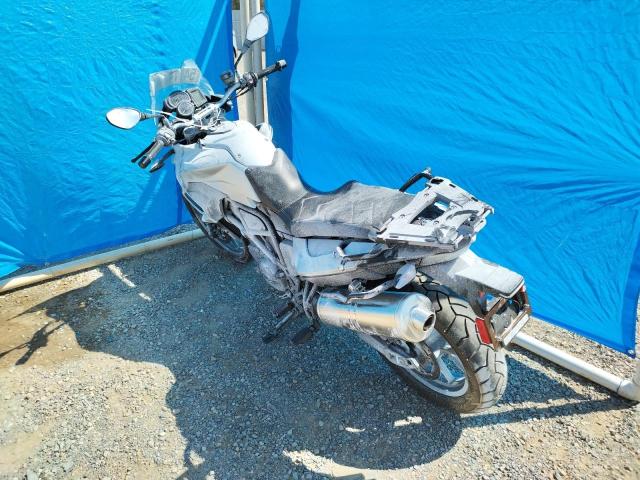 WB10B1109DZF84446 - 2013 BMW F700 GS SILVER photo 3