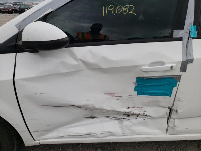 1G1JA6SH6D4189204 - 2013 CHEVROLET SONIC LS WHITE photo 10