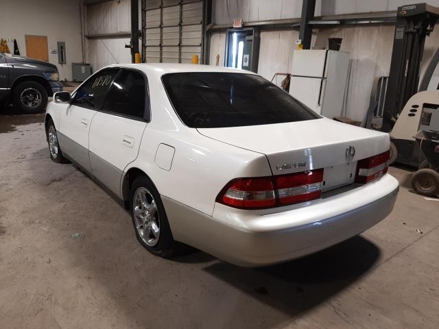 JT8BF28G5Y5082079 - 2000 LEXUS ES 300 WHITE photo 3