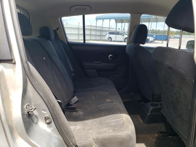 3N1BC13E39L469339 - 2009 NISSAN VERSA S GRAY photo 6