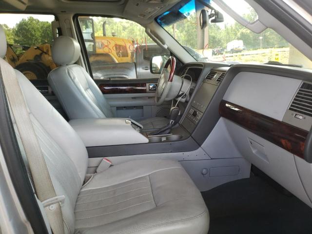 5LMFU28R84LJ35477 - 2004 LINCOLN NAVIGATOR 银色 照片 5