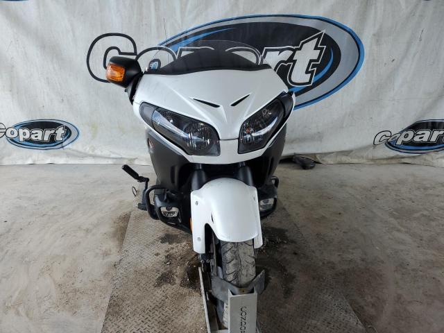 JH2SC6841GK300498 - 2016 HONDA GL1800 B WHITE photo 4