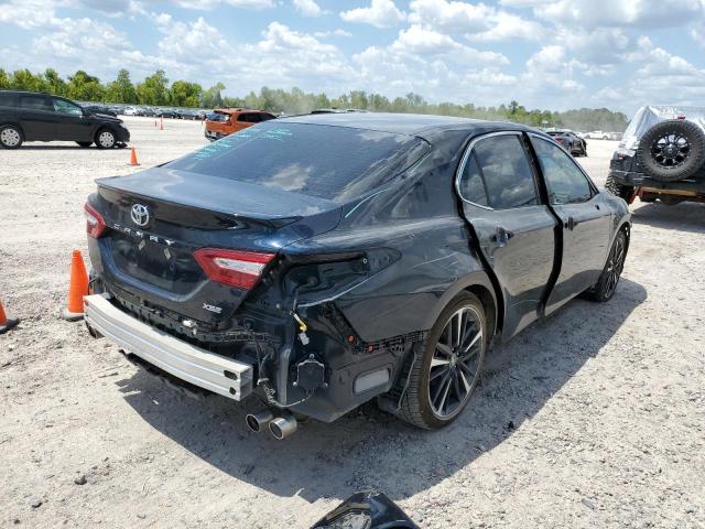 4T1B61HK9JU559281 - 2018 TOYOTA CAMRY XSE BLACK photo 4