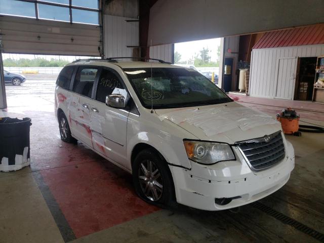 2A4RR6DX7AR261098 - 2010 CHRYSLER TOWN & COU WHITE photo 1