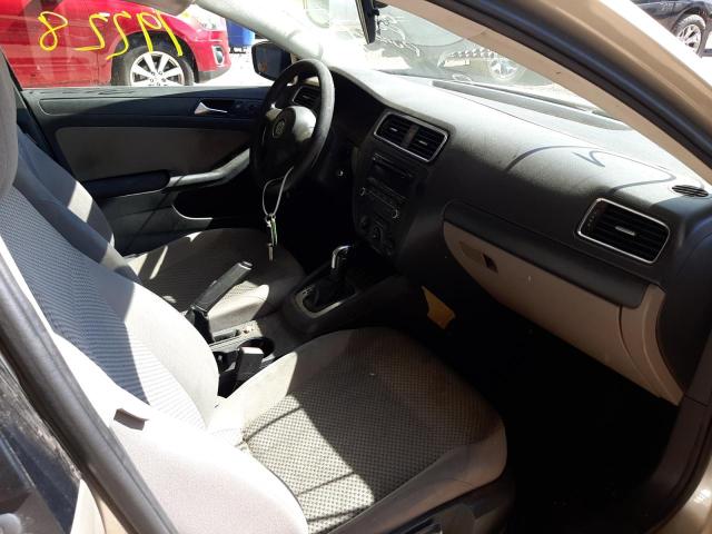 3VW2K7AJXCM461921 - 2012 VOLKSWAGEN JETTA BASE أسمر صورة 5