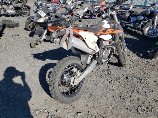 VBKEXE408JM185562 - 2018 KTM 250 EXC-F TWO TONE photo 4