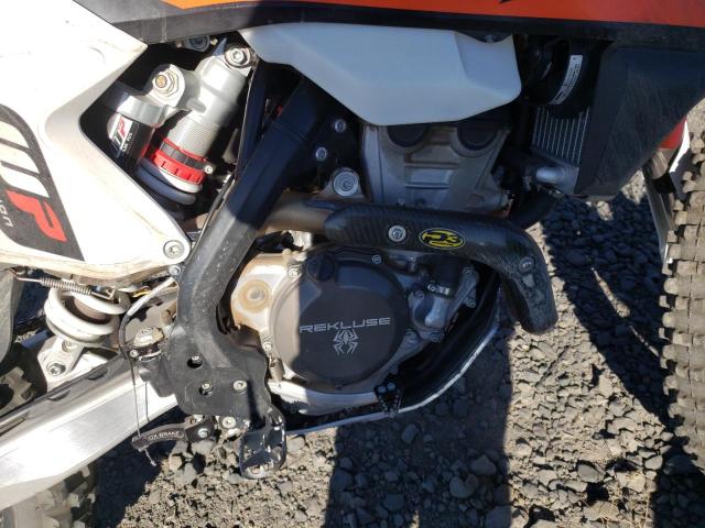 VBKEXE408JM185562 - 2018 KTM 250 EXC-F TWO TONE photo 7