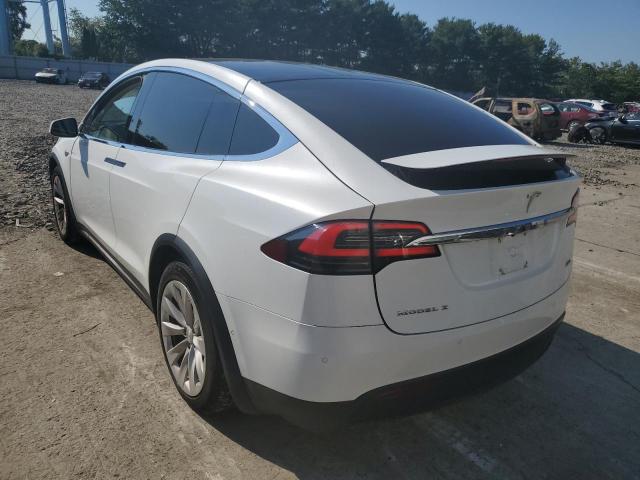 5YJXCAE24GF017434 - 2016 TESLA MODEL X WHITE photo 3