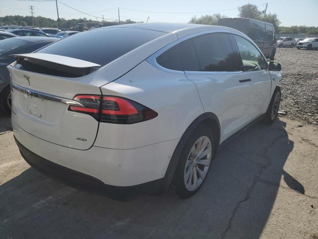 5YJXCAE24GF017434 - 2016 TESLA MODEL X WHITE photo 4