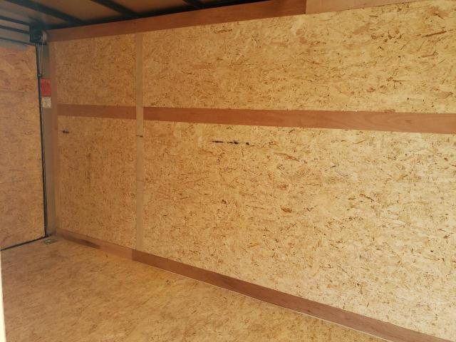 7KA1E1213MP000824 - 2021 WELLS CARGO ENCLSDTRLR თეთრი ფოტო 5