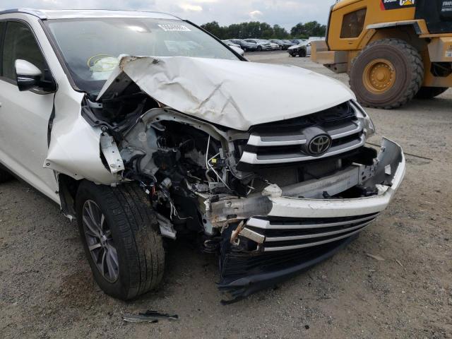 5TDKZRFH2KS557492 - 2019 TOYOTA HIGHLANDER WHITE photo 9