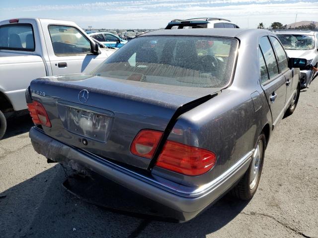 WDBJF72FXVA378968 - 1997 MERCEDES-BENZ E 420 GRAY photo 4