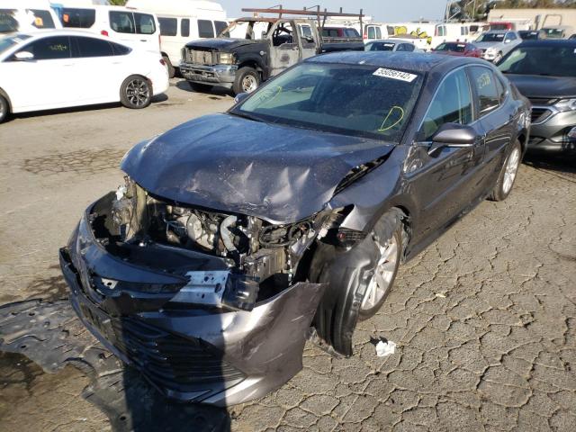 4T1L11AK9LU882441 - 2020 TOYOTA CAMRY LE GRAY photo 2