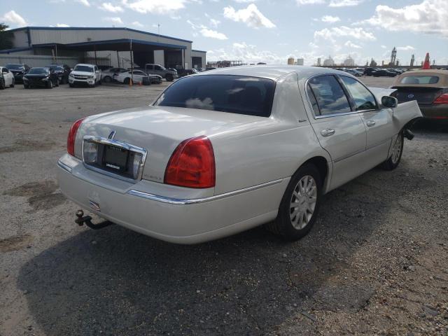 1LNHM81V97Y604945 - 2007 LINCOLN TOWN CAR S CREAM photo 4