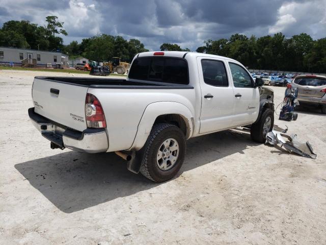 5TFJU4GN5FX086083 - 2015 TOYOTA TACOMA DOU WHITE photo 4