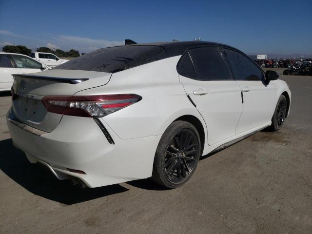 4T1BZ1HK1KU023918 - 2019 TOYOTA CAMRY XSE WHITE photo 4