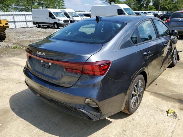 3KPF24AD6NE466270 - 2022 KIA FORTE FE GRAY photo 4