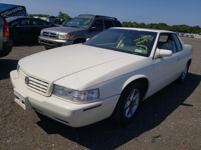 1G6EC12902B106909 - 2002 CADILLAC ELDORADO C WHITE photo 2