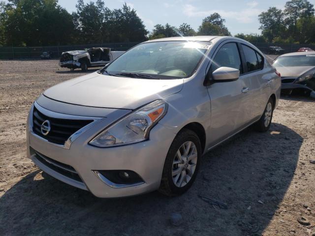 3N1CN7AP2JL829159 - 2018 NISSAN VERSA S SILVER photo 2