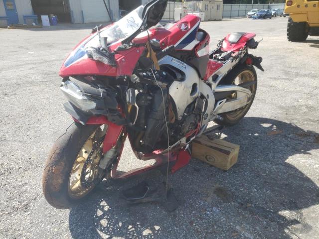 JH2SC7778KK200053 - 2019 HONDA CBR1000 S RED photo 2