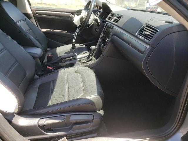 1VWDT7A30HC034053 - 2017 VOLKSWAGEN PASSAT R-L GRAY photo 5