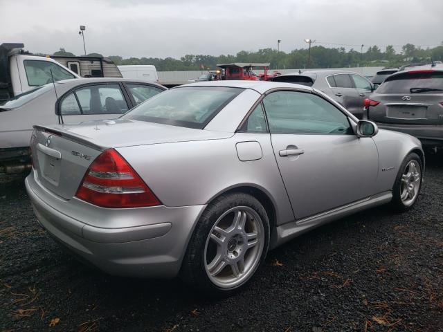 WDBKK66F82F260100 - 2002 MERCEDES-BENZ SLK 32 AMG SILVER photo 4