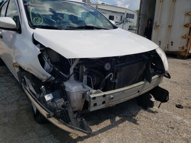 3N1CN7AP7JL823728 - 2018 NISSAN VERSA S WHITE photo 9