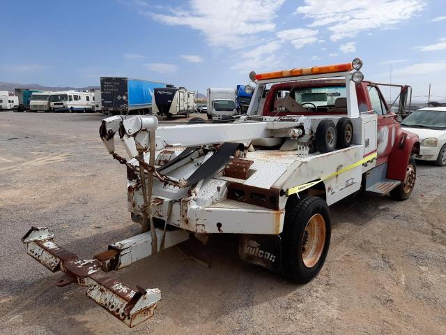 1FDNF82C2WVA18338 - 1998 FORD F800 LPO RED photo 4