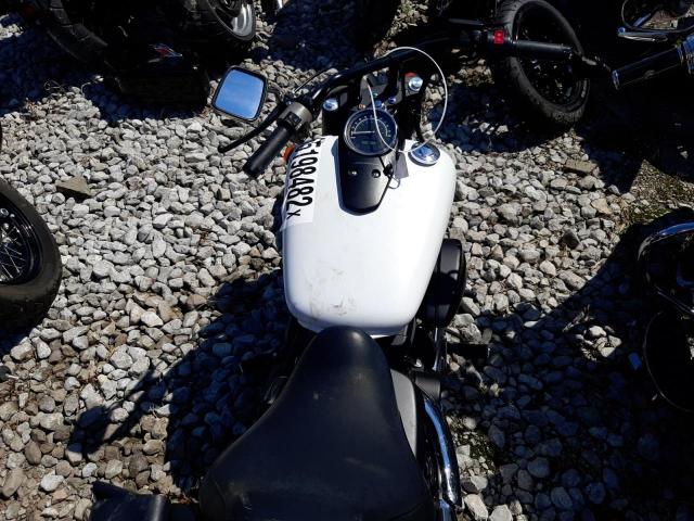 JH2RC5378LK100030 - 2020 HONDA VT750 C2B WHITE photo 5