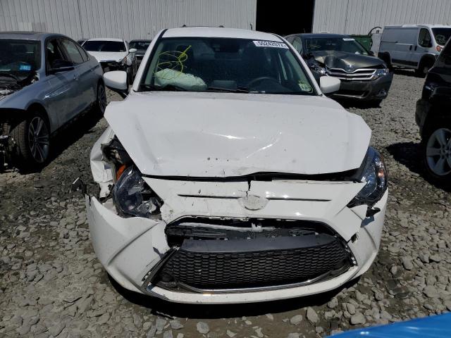 3MYDLBYV3KY522135 - 2019 TOYOTA YARIS L WHITE photo 9