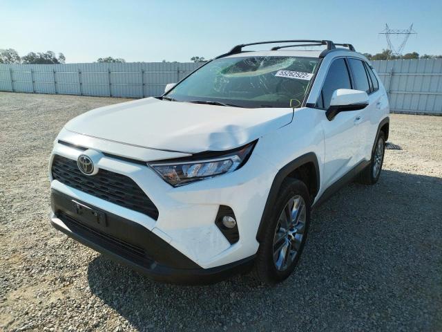 JTMA1RFV4LD067710 - 2020 TOYOTA RAV4 XLE P WHITE photo 2