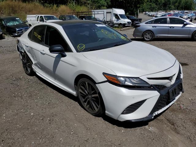 4T1B61HK2JU121542 - 2018 TOYOTA CAMRY XSE WHITE photo 1