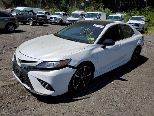 4T1B61HK2JU121542 - 2018 TOYOTA CAMRY XSE WHITE photo 2