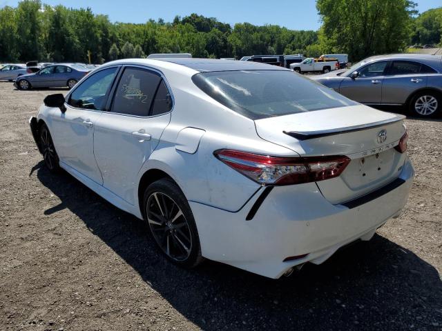 4T1B61HK2JU121542 - 2018 TOYOTA CAMRY XSE WHITE photo 3