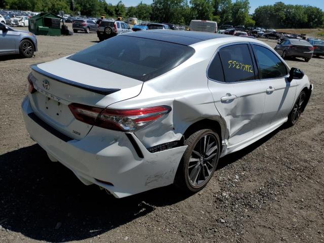 4T1B61HK2JU121542 - 2018 TOYOTA CAMRY XSE WHITE photo 4