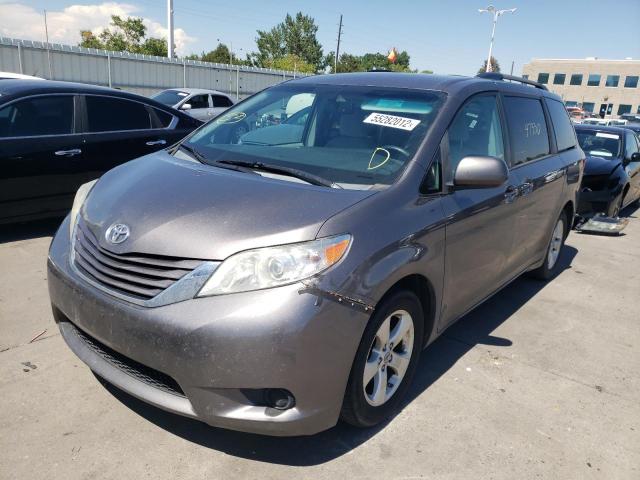 5TDKK3DC5FS673168 - 2015 TOYOTA SIENNA LE GRAY photo 2