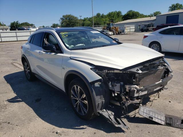 SJKCH5CR2JA047150 - 2018 INFINITI QX30 BASE WHITE photo 1