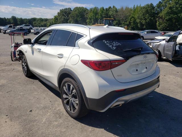 SJKCH5CR2JA047150 - 2018 INFINITI QX30 BASE WHITE photo 3