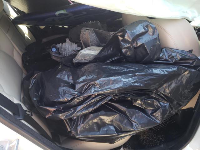 SJKCH5CR2JA047150 - 2018 INFINITI QX30 BASE WHITE photo 6