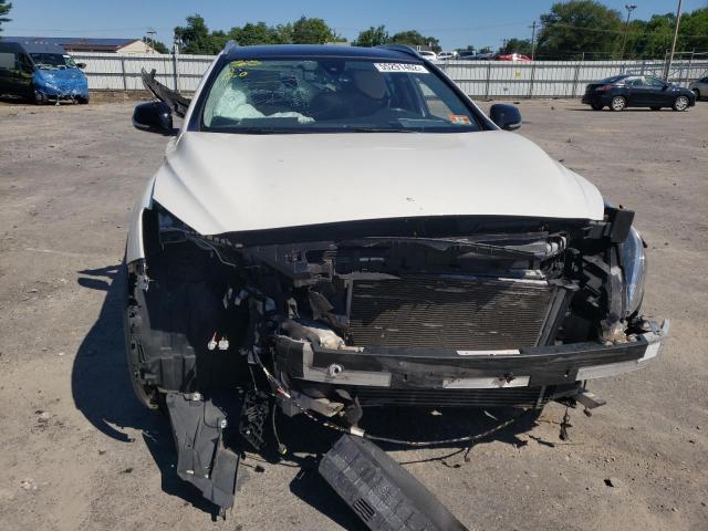 SJKCH5CR2JA047150 - 2018 INFINITI QX30 BASE WHITE photo 9