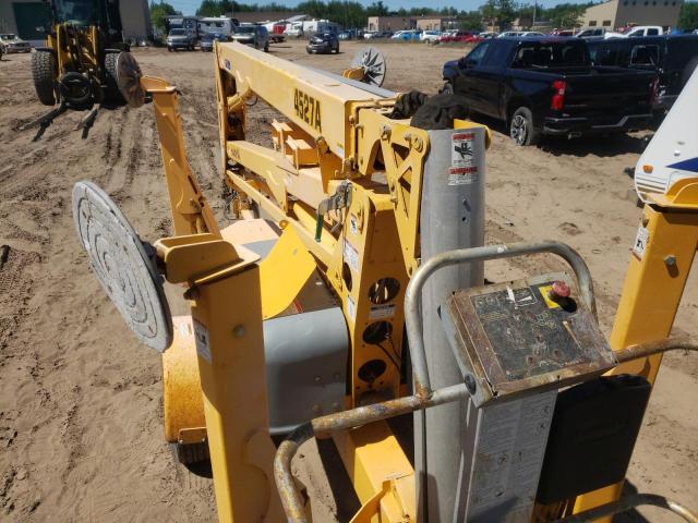 45A110005 - 2011 HAUL MANLIFT YELLOW photo 9