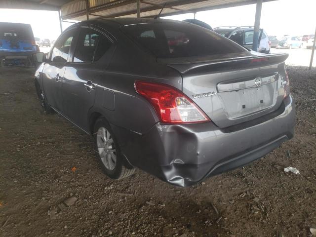 3N1CN7AP7JL888546 - 2018 NISSAN VERSA S GRAY photo 3