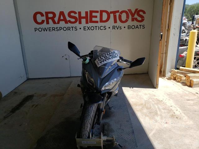 JKAEXEJ10JDA02537 - 2018 KAWASAKI EX650 J გრაფიტი ფოტო 2