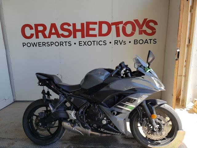 JKAEXEJ10JDA02537 - 2018 KAWASAKI EX650 J გრაფიტი ფოტო 3